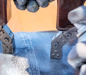 Magnetic Particle Crack Test (MPI)